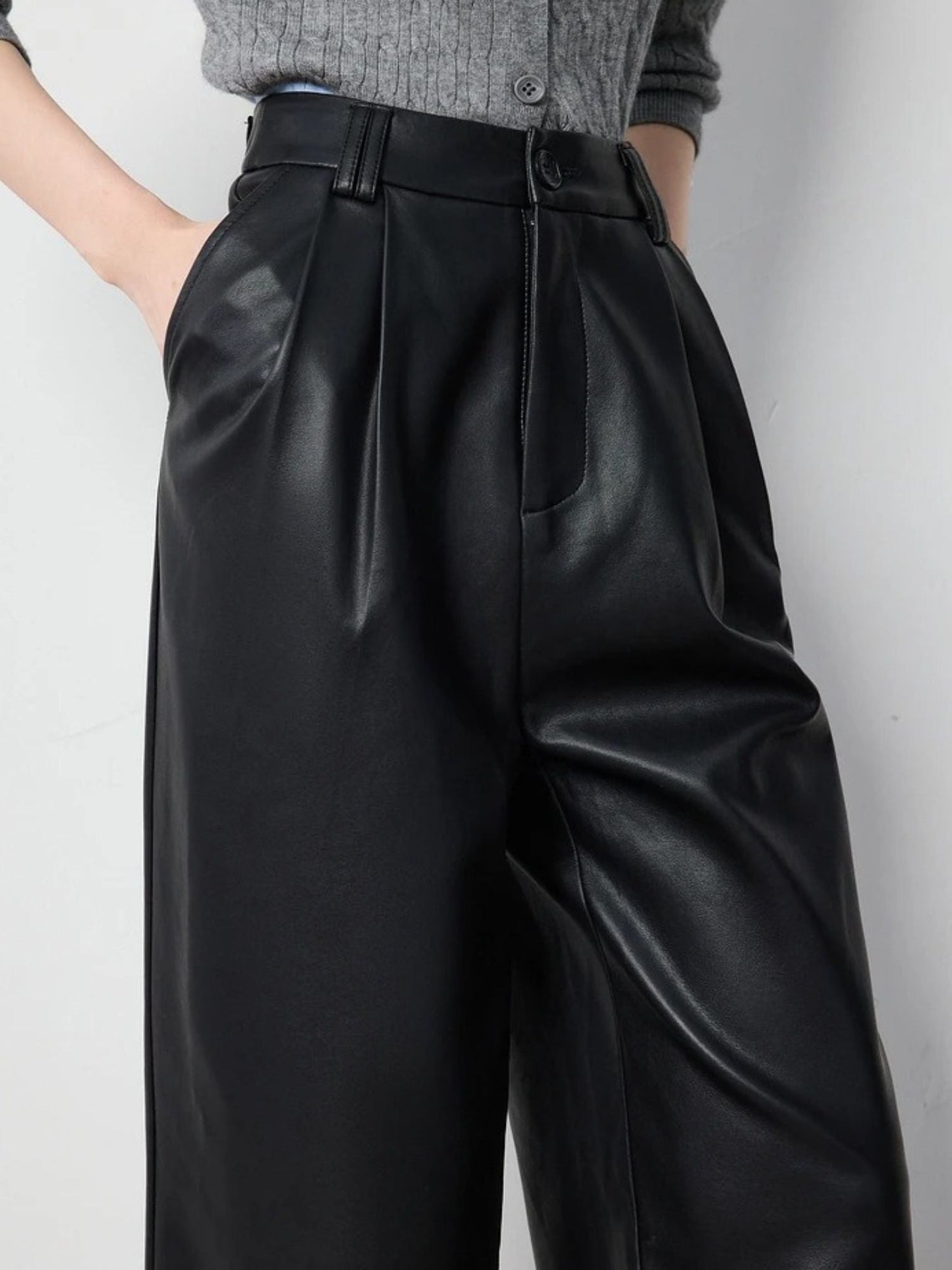 Pantalón de mujer de talle alto con pierna ancha y pliegue marcado – ANTIA