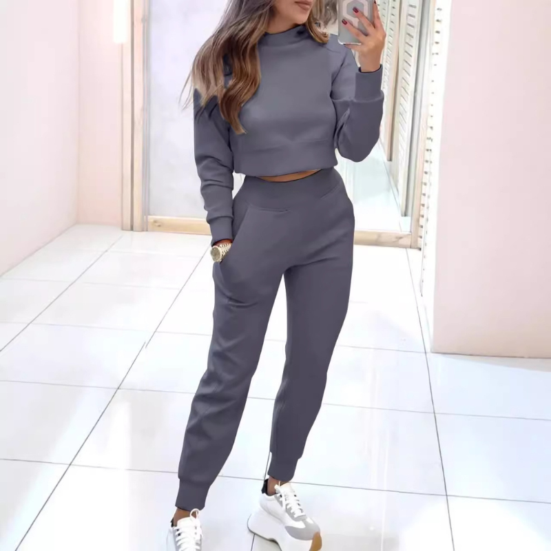 Conjunto athleisure de dos piezas con top corto y pantalón cómodo – LÉNA ActiveEase