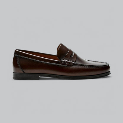 Mocasines clásicos de hombre con líneas depuradas y acabado elegante – ALVÉRON