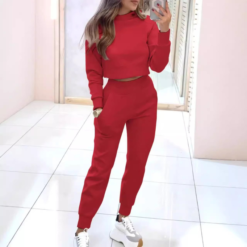 Conjunto athleisure de dos piezas con top corto y pantalón cómodo – LÉNA ActiveEase