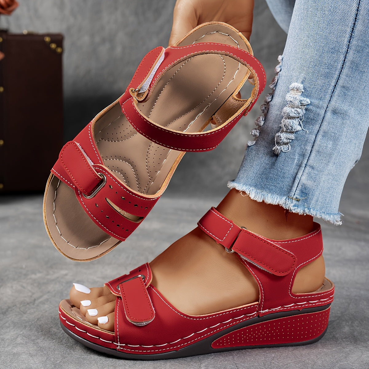 Sandalias con cuña cómodas y ajustables para mujer – ROMINA ELEVATE