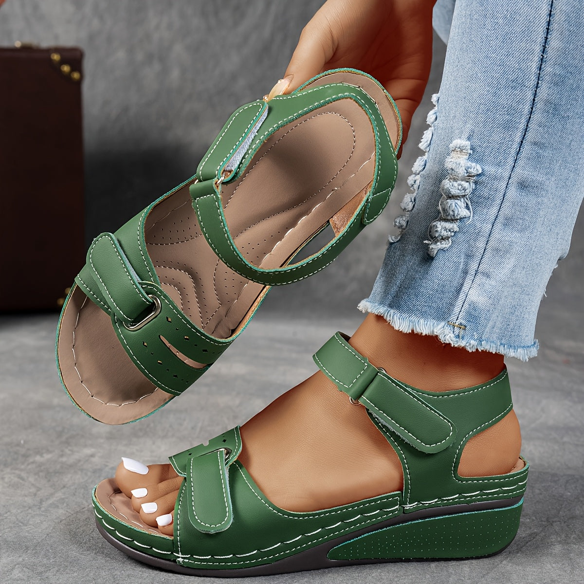 Sandalias con cuña cómodas y ajustables para mujer – ROMINA ELEVATE