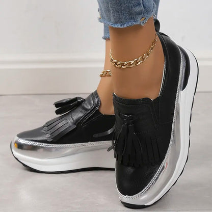 Zapatillas de mujer con plataforma y detalles de flecos – SERALIA