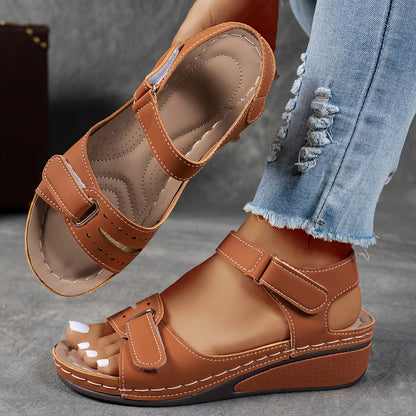 Sandalias con cuña cómodas y ajustables para mujer – ROMINA ELEVATE
