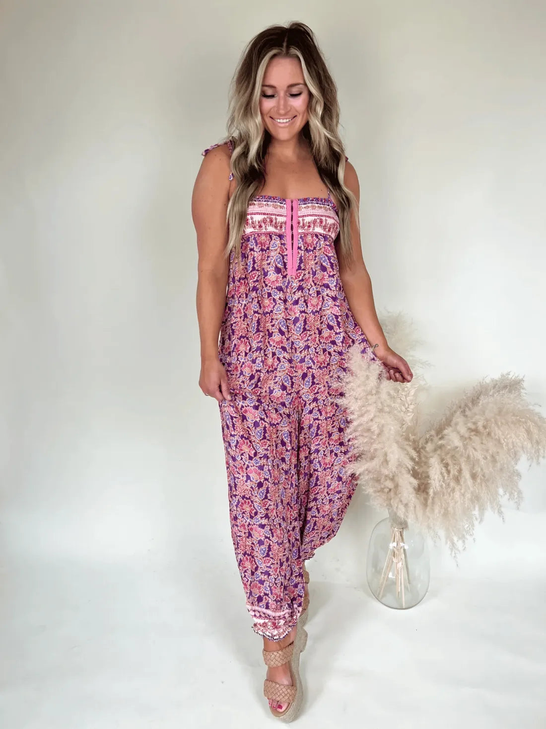 Mono floral boho chic con corte fluido y estilo veraniego – AYLA
