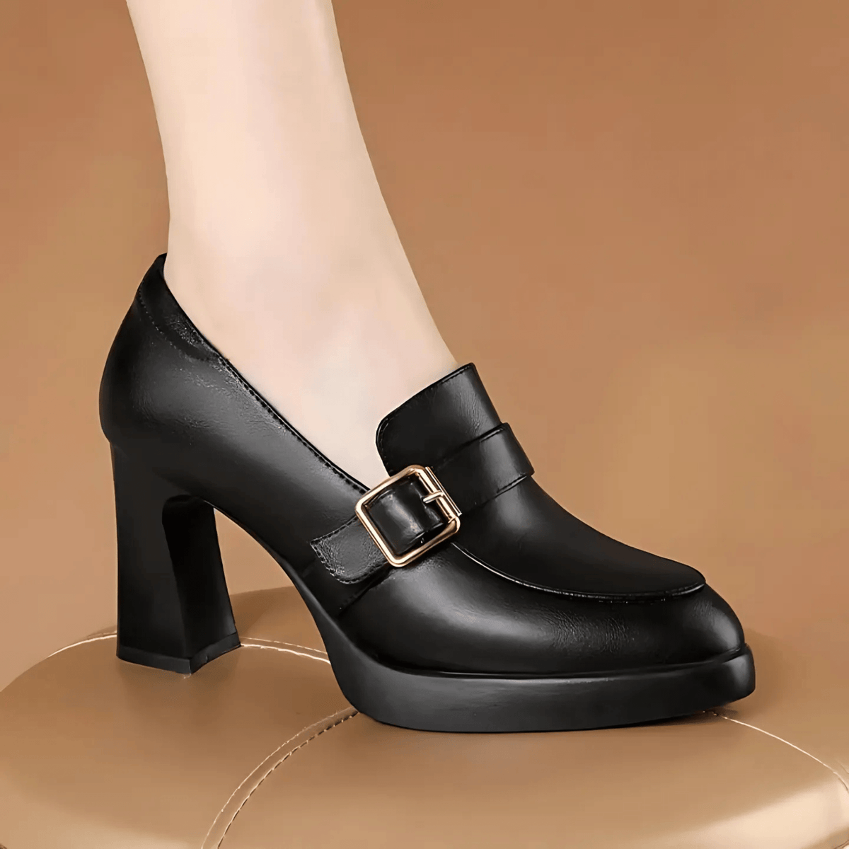 Zapatos de tacón clásicos con punta fina y acabado elegante – LUNARA