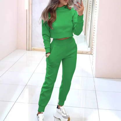 Conjunto athleisure de dos piezas con top corto y pantalón cómodo – LÉNA ActiveEase