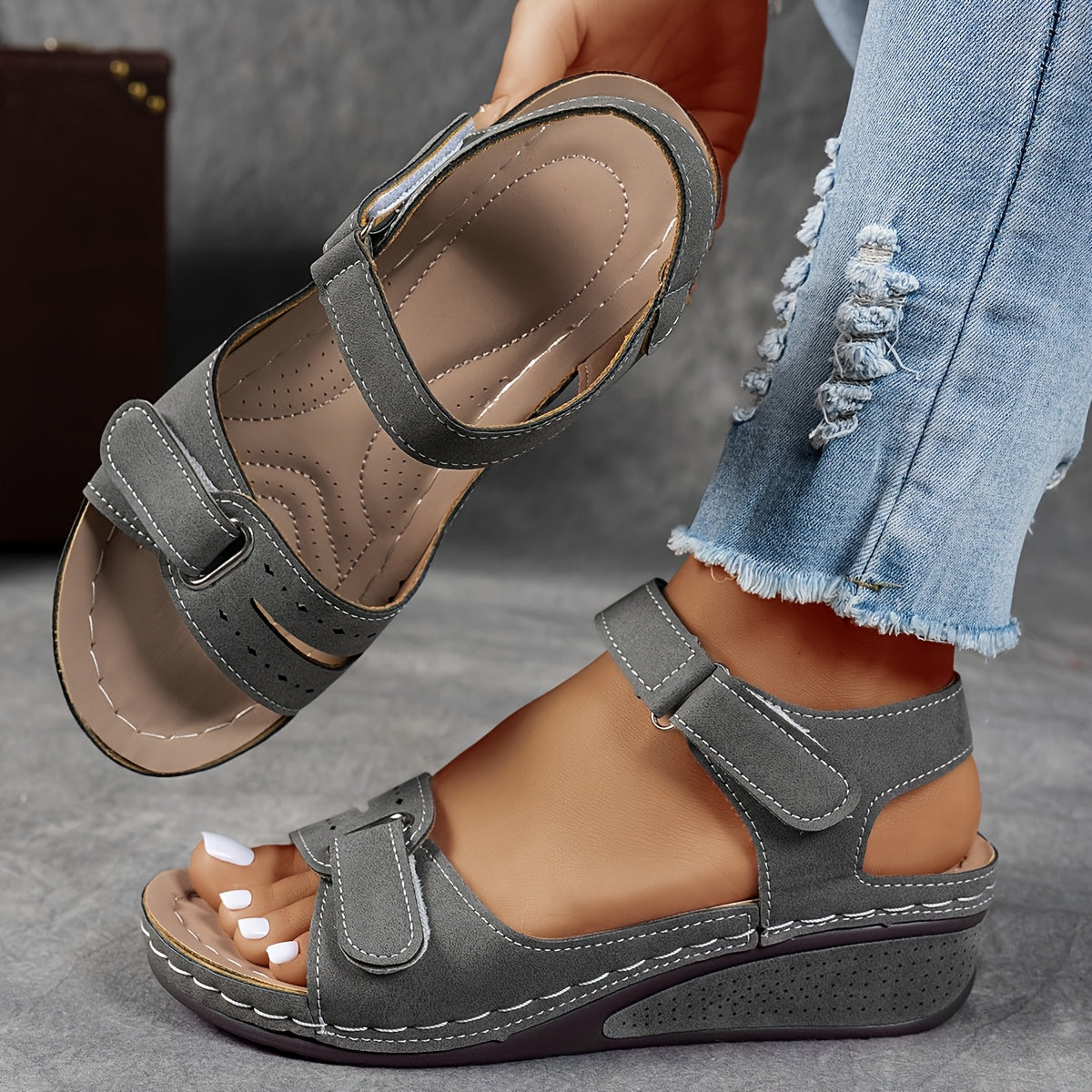 Sandalias con cuña cómodas y ajustables para mujer – ROMINA ELEVATE