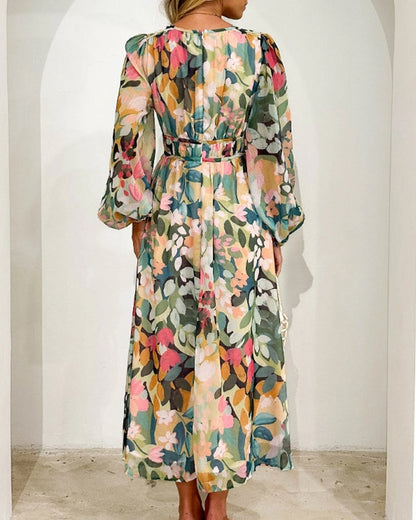 Vestido midi floral con vuelo romántico y escote cruzado – AMARELLA
