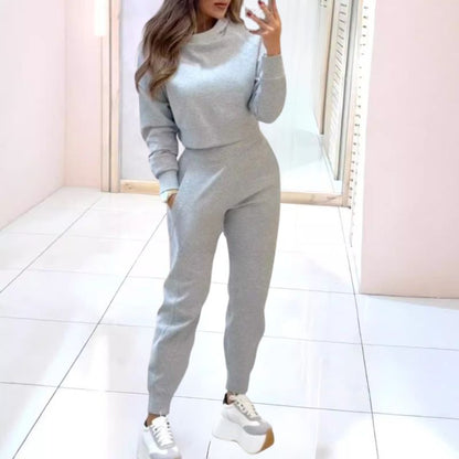 Conjunto athleisure de dos piezas con top corto y pantalón cómodo – LÉNA ActiveEase