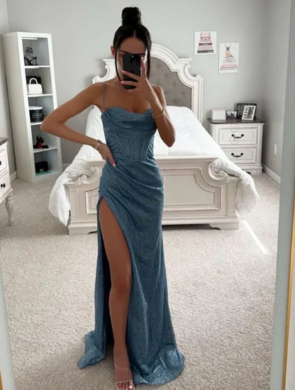 Vestido de noche con abertura lateral y escote corazón – SABRYNA