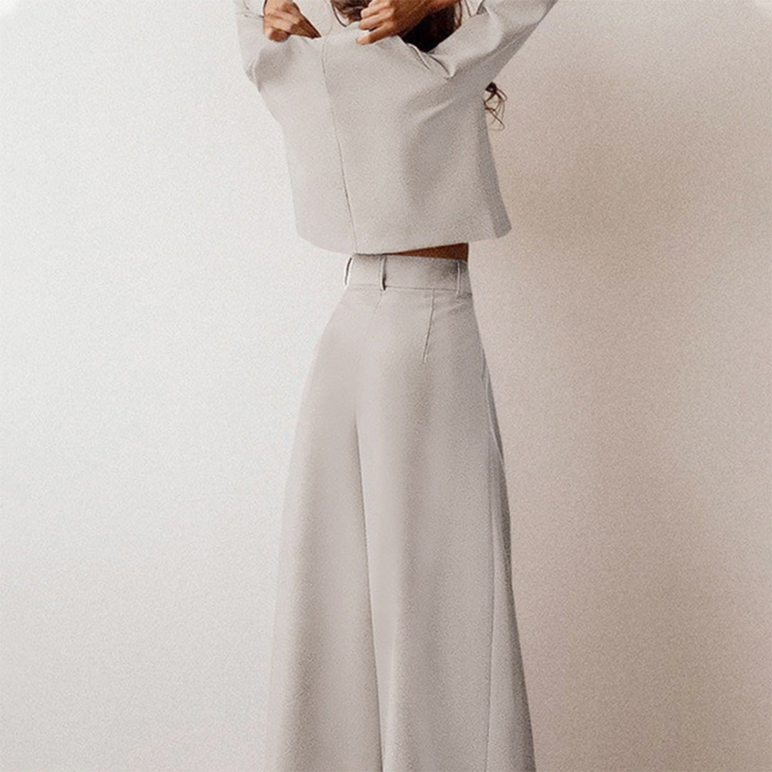 Conjunto elegante de dos piezas con top entallado y pantalón palazzo – CYRENA