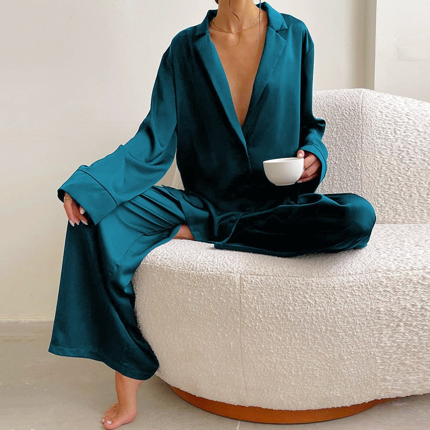 Pijama satinado oversize de dos piezas para mujer – BELLE