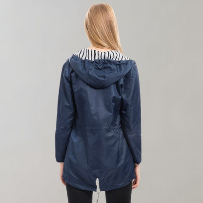 Chaqueta impermeable de mujer con diseño moderno – MARINA