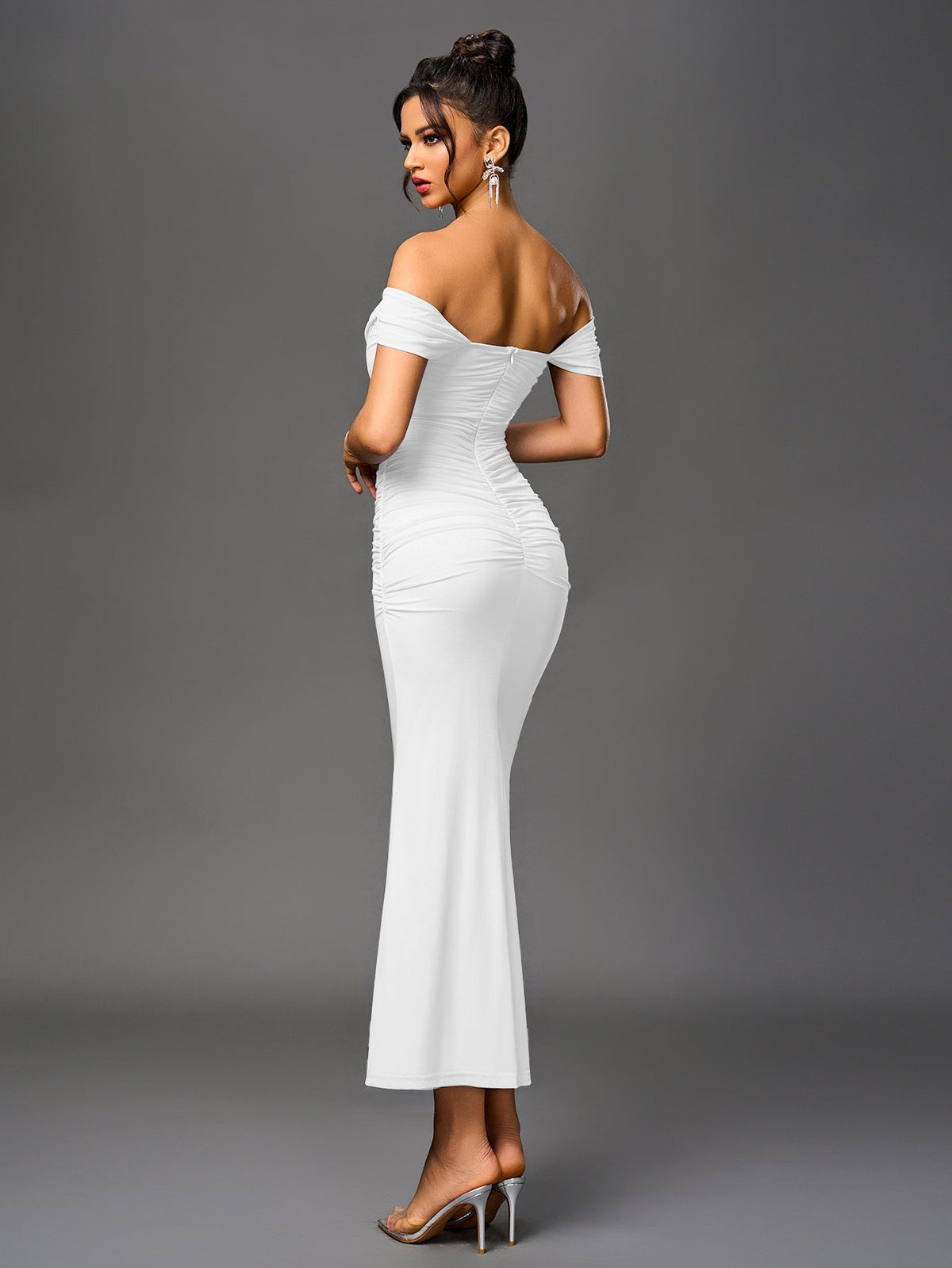 Estela – Vestido largo ajustado con escote de hombros descubiertos para mujer