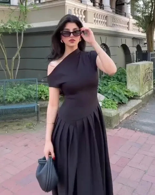Vestido largo con cuello alto y falda plisada para mujer – LUCIA