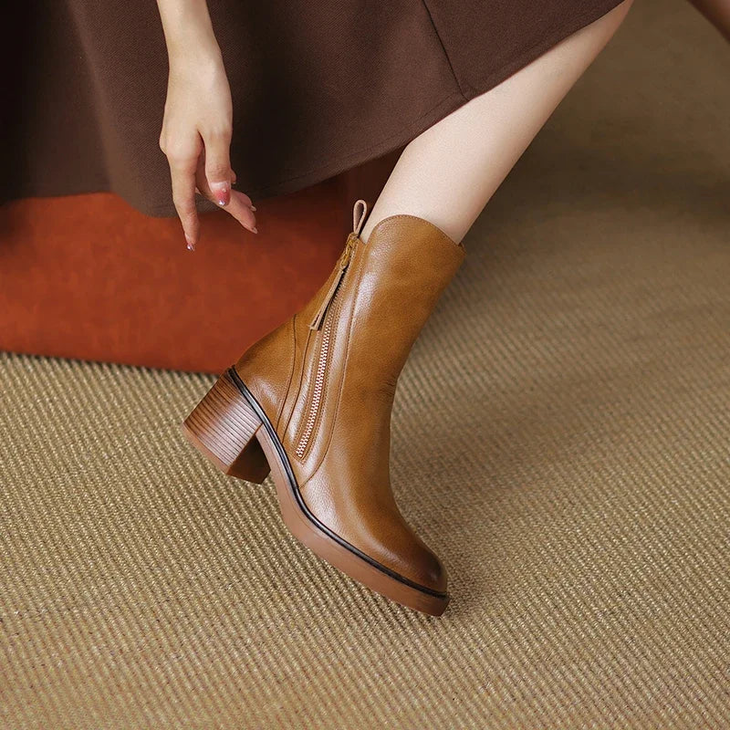 Botines elegantes de piel sintética con cremallera lateral – ALMÉA