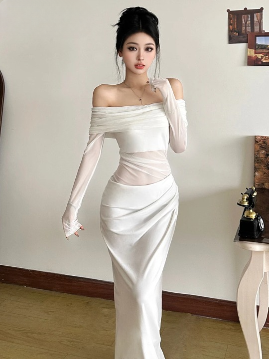 Vestido con hombros descubiertos y detalles de malla – ARLA