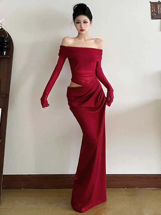 Vestido con hombros descubiertos y detalles de malla – ARLA