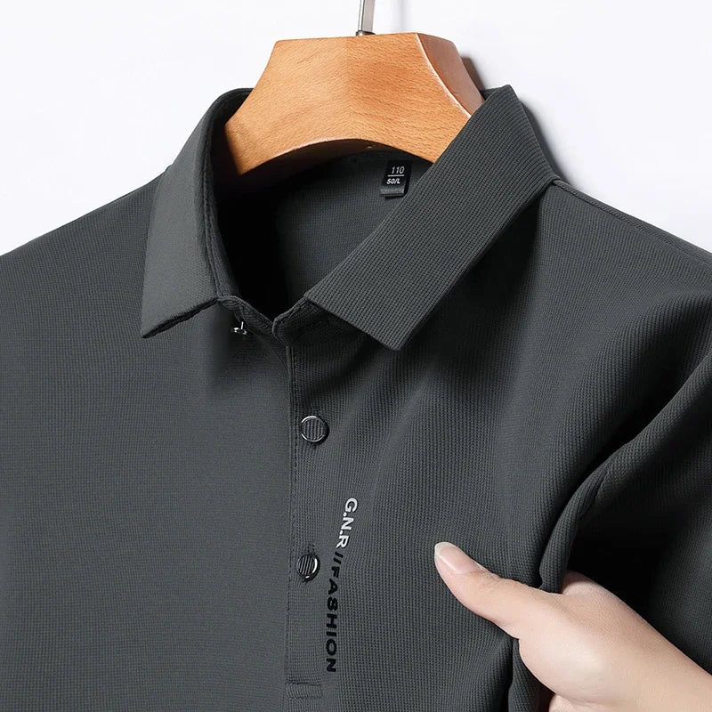 Polo clásico de hombre con cuello refinado y cierre elegante – ELIOT