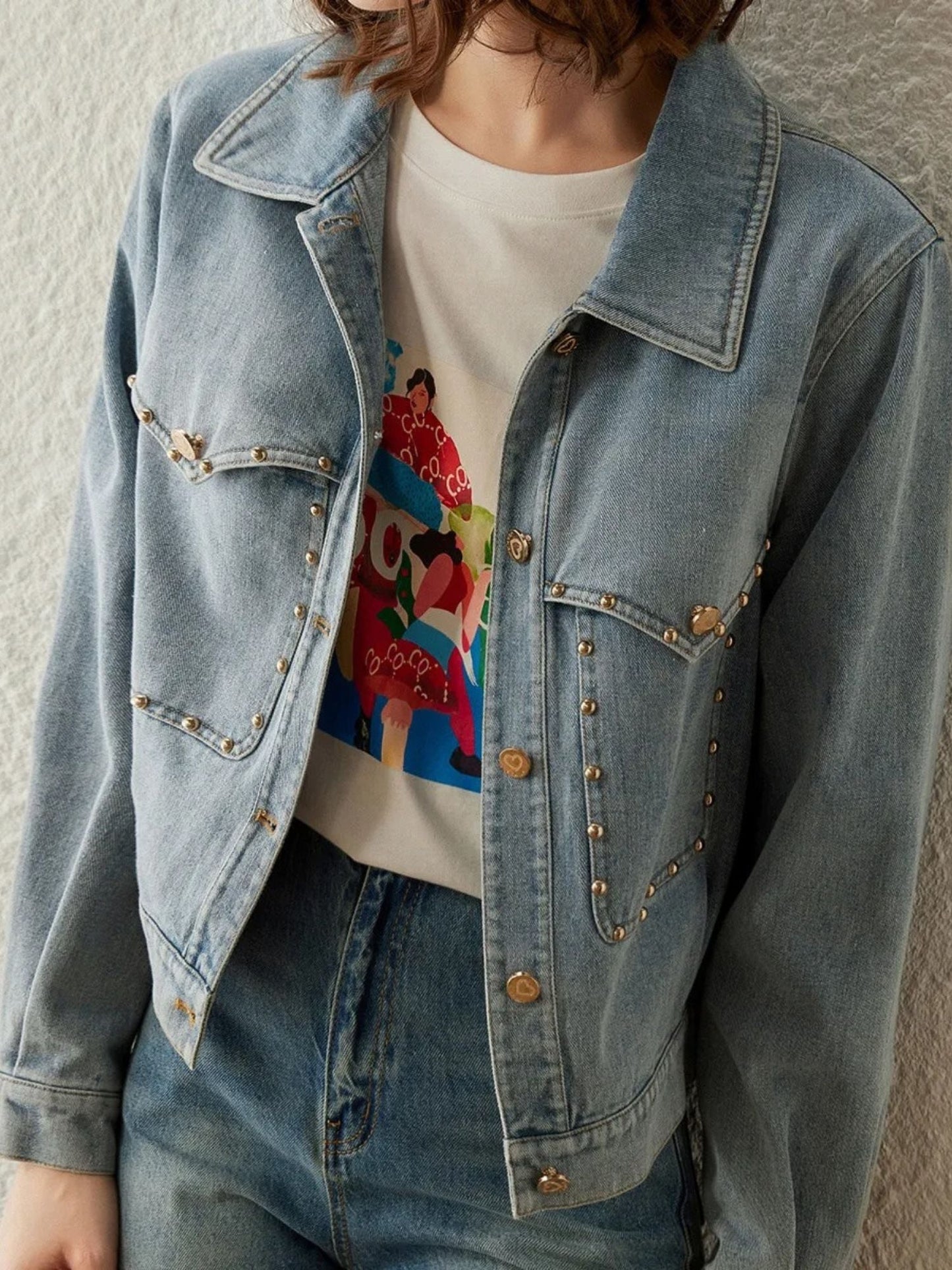 Chaqueta vaquera corta de mujer con tachuelas – LUCINDA