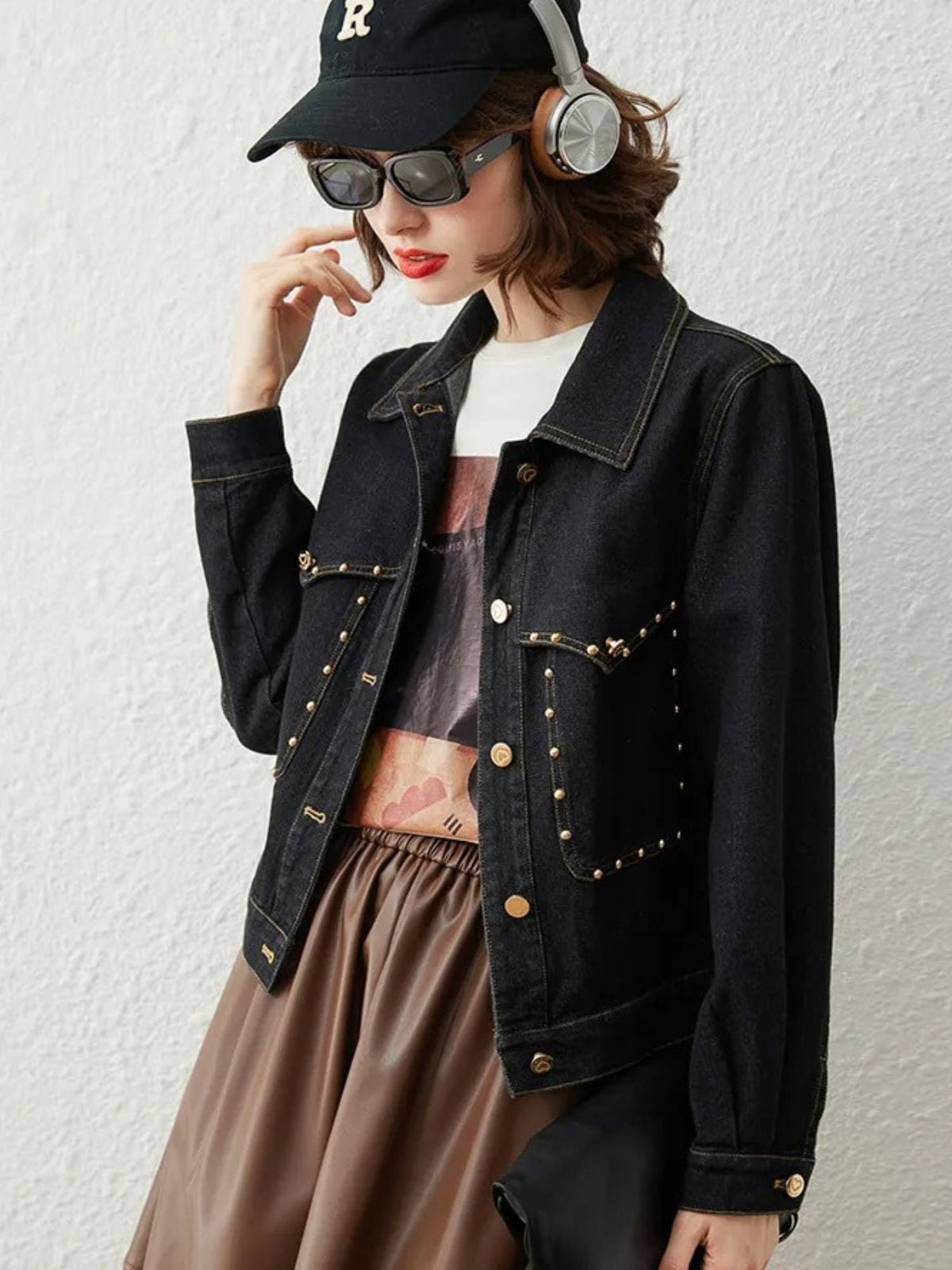 Chaqueta vaquera corta de mujer con tachuelas – LUCINDA