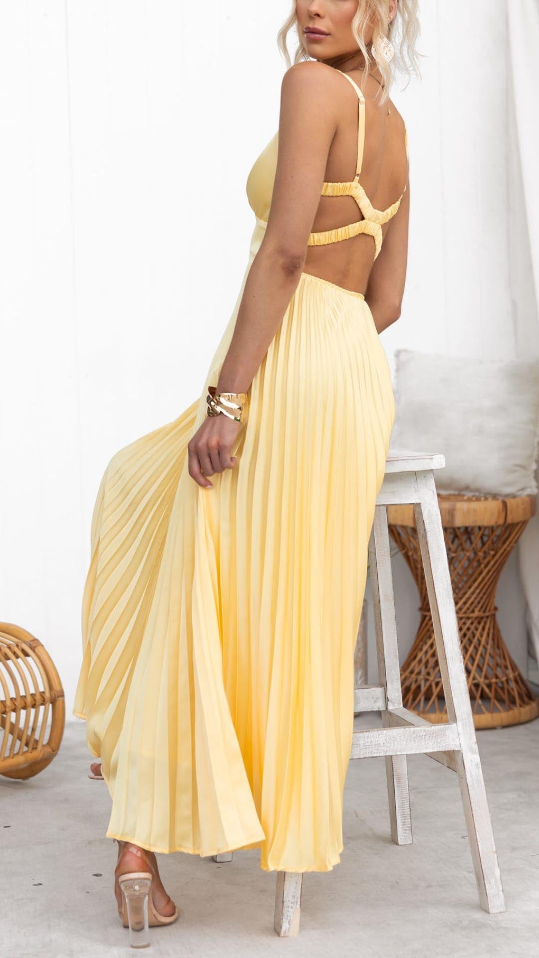 Vestido largo de verano con diseño fluido y toque romántico – FLOÉA