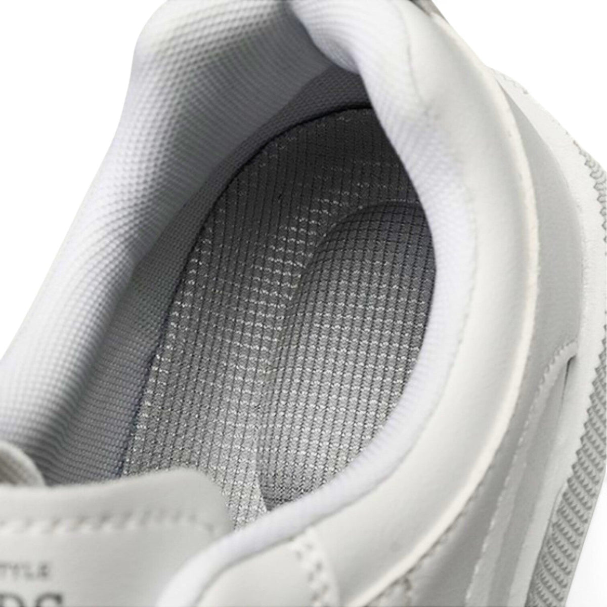 Zapatillas bajas de hombre con suela gruesa y acabado limpio – RAYDEN