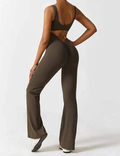 Elara – Mono elegante con espalda en V y pierna flare para mujer