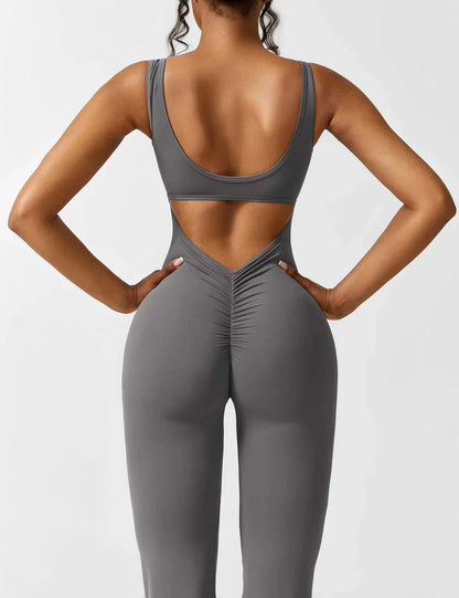 Elara – Mono elegante con espalda en V y pierna flare para mujer