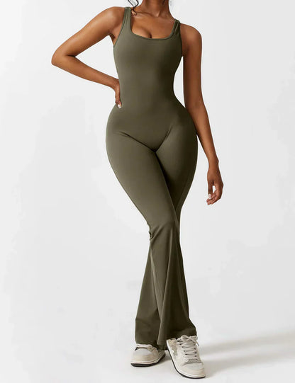 Elara – Mono elegante con espalda en V y pierna flare para mujer