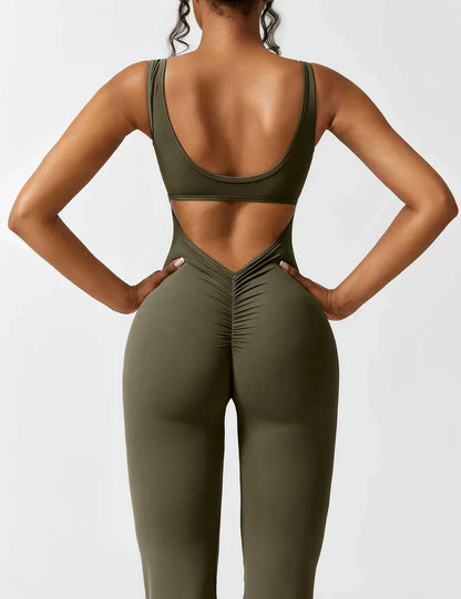 Elara – Mono elegante con espalda en V y pierna flare para mujer