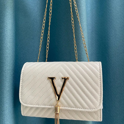 Bolso de mano con borla decorativa y diseño moderno – GLAMIRA