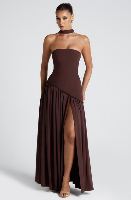Vestido largo sin mangas con diseño elegante – YARA