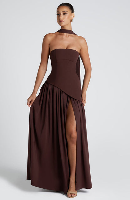 Vestido largo sin mangas con diseño elegante – YARA