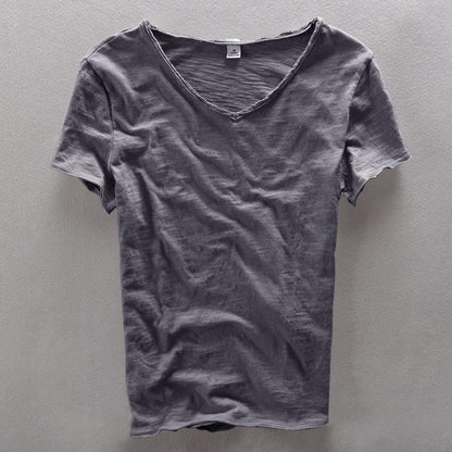 Camiseta de hombre con escote en V y acabado desenfadado – LEONVÍN