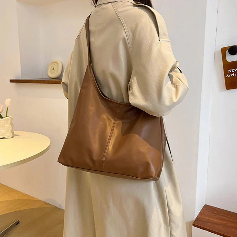 Bolso de hombro para mujer con diseño atemporal y amplio interior – LEYNA