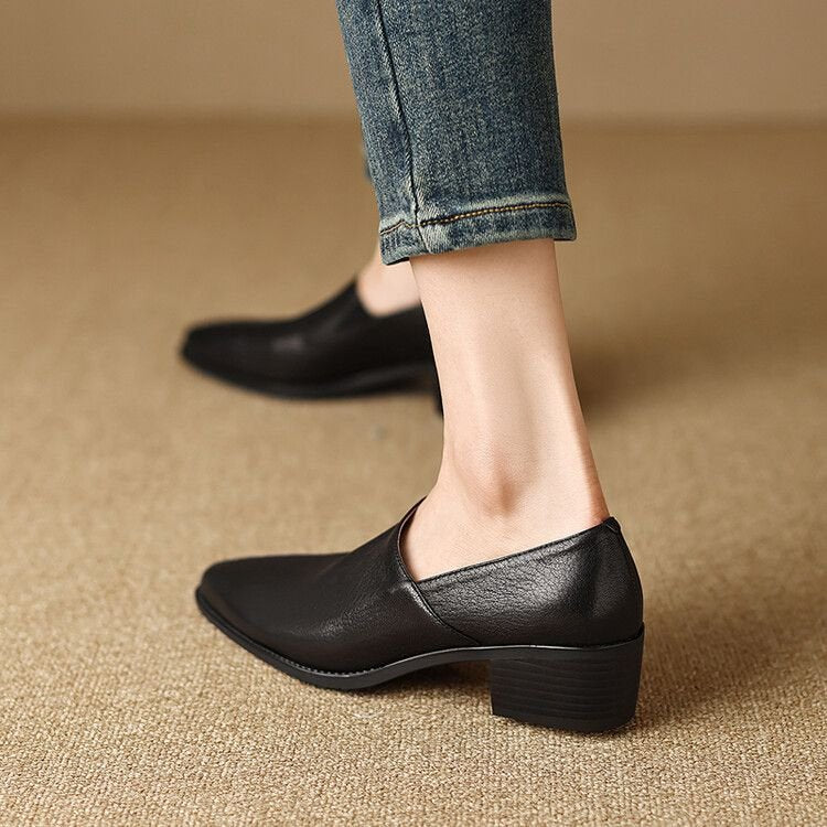 Mocasines planos de mujer con diseño minimalista y punta fina – CARLA